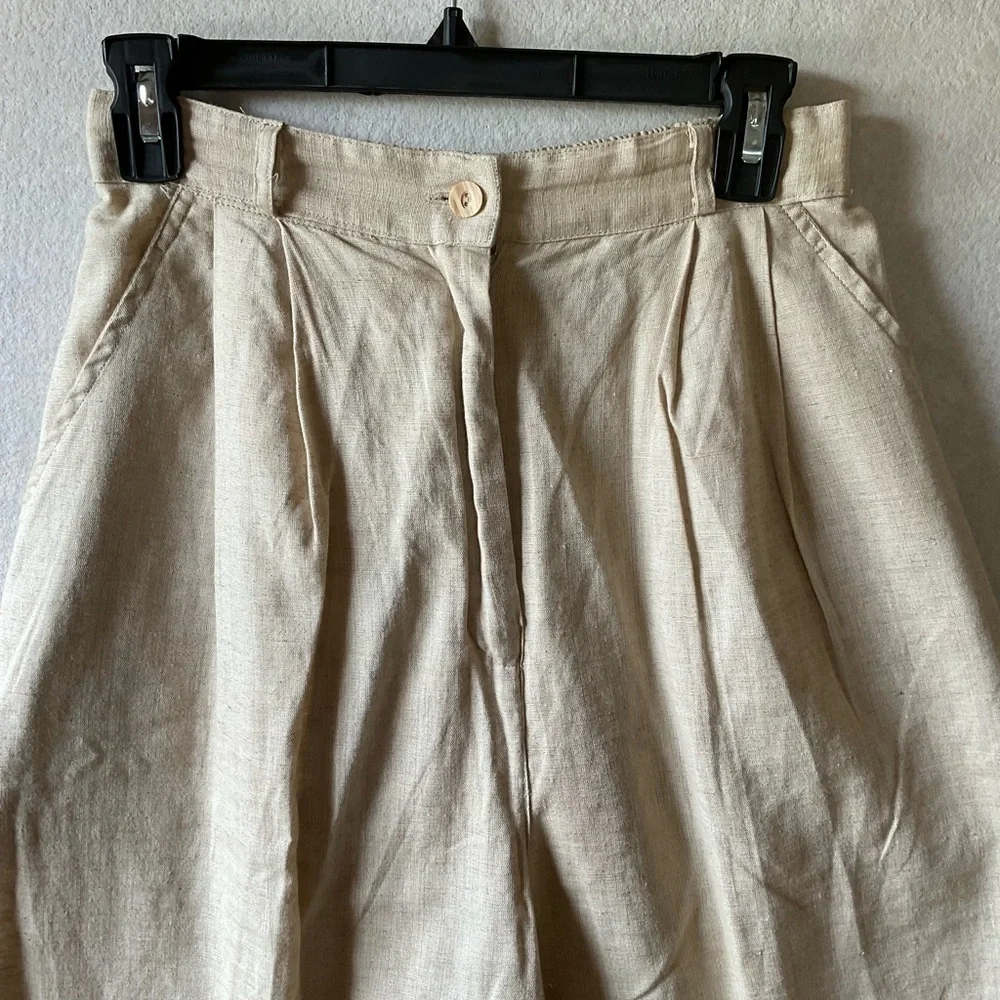 Beige Embroidered Women's Shorts. Linen blend. Size M